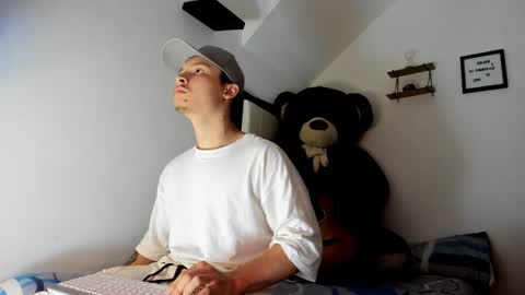 Snapshot of zeusjeff chatting on 25, 10, 2025 zeus online show from 25, 10, 2025