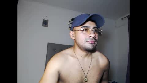 zeussexyhot online show from 15, 5, 2026