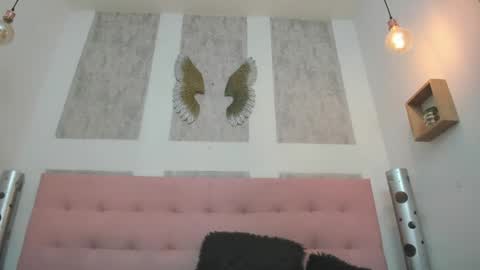 ZHAMIRA  ANDRES online show from 19, 4, 2026