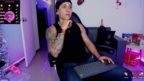 Snapshot of zhoestrong chatting on 18, 12, 2024 zhoestrong online show from 18, 12, 2024