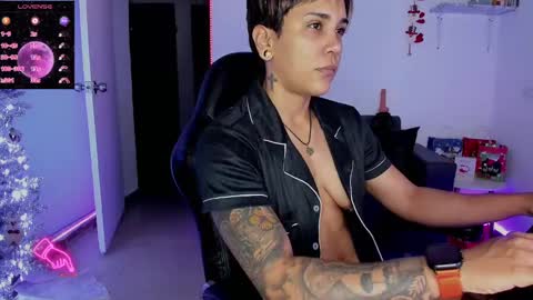 Snapshot of zhoestrong chatting on 23, 12, 2024 zhoestrong online show from 23, 12, 2024