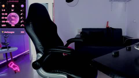 Snapshot of zhoestrong chatting on 17, 1, 2025 zhoestrong online show from 17, 1, 2025