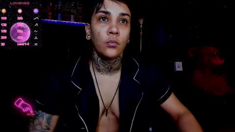 Snapshot of zhoestrong chatting on 8, 3, 2025 zhoestrong online show from 8, 3, 2025