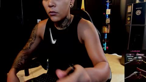 Snapshot of zhoestrong chatting on 12, 10, 2025 zhoestrong online show from 12, 10, 2025