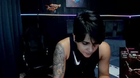 Snapshot of zhoestrong chatting on 31, 10, 2025 zhoestrong online show from 31, 10, 2025