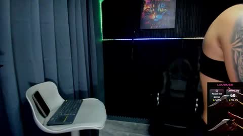 Snapshot of zhoestrong chatting on 21, 11, 2025 zhoestrong online show from 21, 11, 2025