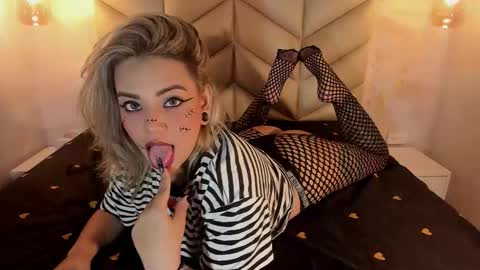 zihaadams_ online show from 19, 3, 2026