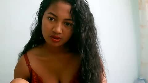 Snapshot of zina479102 chatting on 7, 6, 2026 elly online show from 7, 6, 2026
