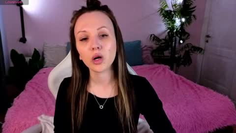 Zlata  Mon Tue Thu Fri Sun Sa GMT 3 0000pm - 0600pm  online show from 25, 4, 2026