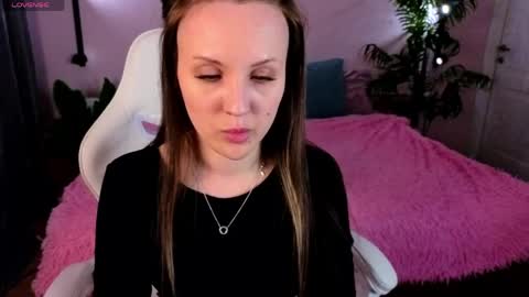 Zlata  Mon Tue Thu Fri Sun Sa GMT 3 0000pm - 0600pm  online show from 25, 4, 2026