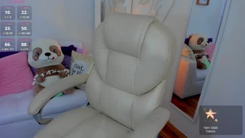 Zobe Love online show from 4, 3, 2025