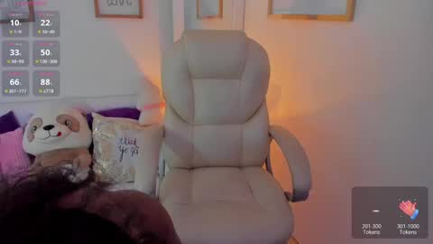 Zobe Love online show from 25, 11, 2025