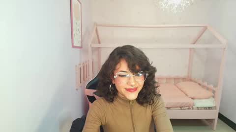 zoe_ch_ online show from 8, 1, 2025