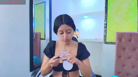 Snapshot of zoe_connor19 chatting on 12, 10, 2025 Z O E online show from 12, 10, 2025