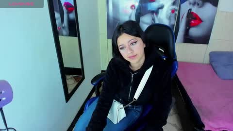 Snapshot of zoe_connor19 chatting on 16, 11, 2025 Z O E online show from 16, 11, 2025