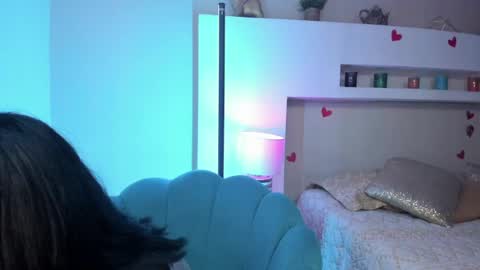 Zoe Lynch online show from 9, 6, 2026