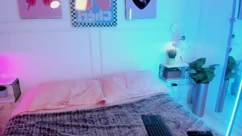 Zoe Lynch online show from 15, 6, 2026
