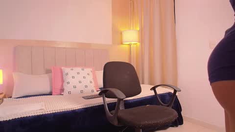 Mia online show from 6, 10, 2025