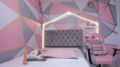   online show from 18, 4, 2026