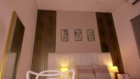 Hi guys i am Zoe  online show from 28, 4, 2026