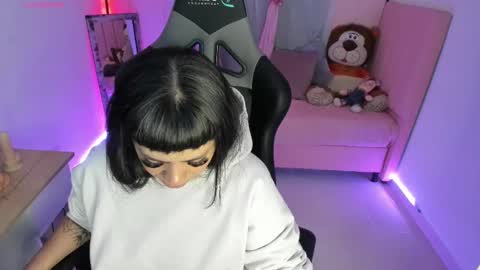 zoe_sullivan_ online show from 23, 2, 2025