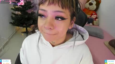 zoe_sullivan_ online show from 17, 11, 2025