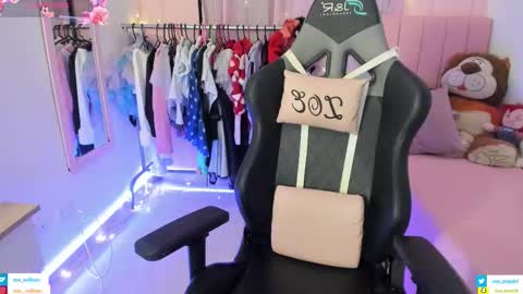 zoe_sullivan_ online show from 8, 2, 2026