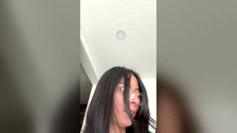 zoecams online show from 15, 5, 2026