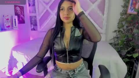 zoee_669 online show from 17, 7, 2026