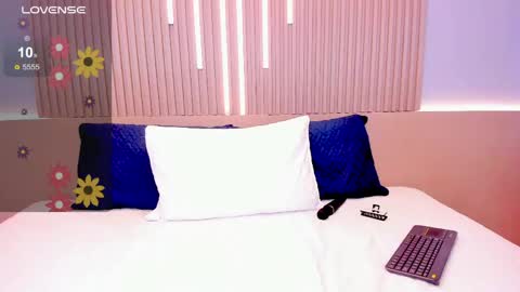 zoee_cute_ online show from 24, 4, 2026