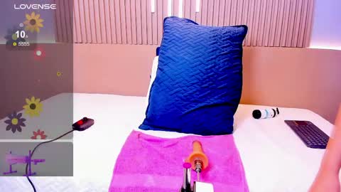 zoee_cute_ online show from 28, 4, 2026