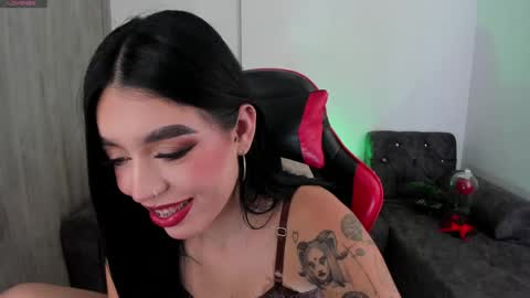  zoee jackson online show from 23, 4, 2026