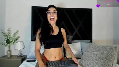 Snapshot of zoee_martins_ chatting on 5, 6, 2026 Zoe 3 online show from 5, 6, 2026