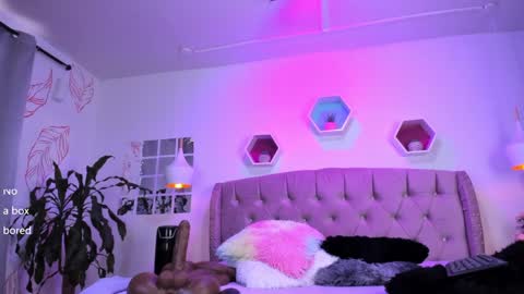 Snapshot of zoehilton chatting on 7, 1, 2025 Zoe online show from 7, 1, 2025