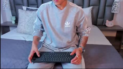 Zoe Krug online show from 21, 4, 2026