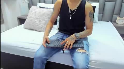 Zoe Krug online show from 26, 4, 2026