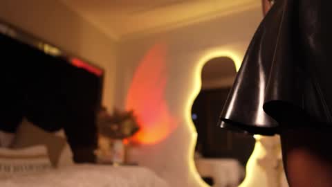 zoevidal_ online show from 8, 10, 2025