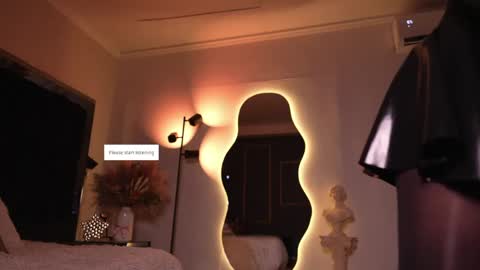 Snapshot of zoevidal_ chatting on 14, 5, 2026 zoevidal_ online show from 14, 5, 2026