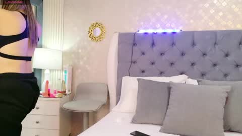 ZoeWilliis online show from 26, 4, 2026