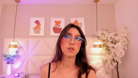 Zoey  online show from 25, 7, 2026