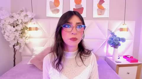 Zoey  online show from 26, 7, 2026
