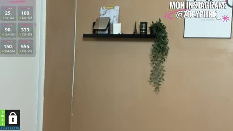 zoeypinkk online show from 27, 3, 2026