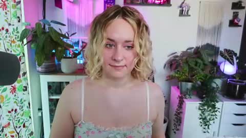 Snapshot of zoeyryan chatting on 13, 7, 2026 Zoey Ryan online show from 13, 7, 2026