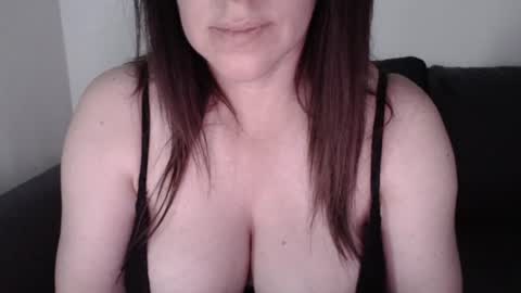 Snapshot of zoibee chatting on 3, 8, 2026 zoibee online show from 3, 8, 2026