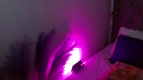 Sam Make me wet please  online show from 15, 4, 2026