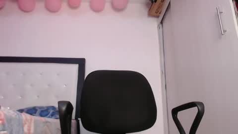 zousxxx online show from 25, 2, 2025