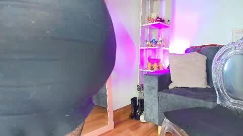 zully_green online show from 23, 7, 2026