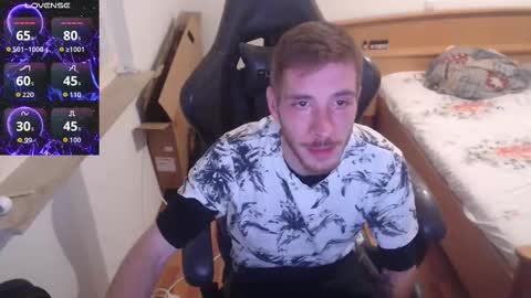 Snapshot of zuzmosfokafasz chatting on 19, 11, 2025 Zuzmoe online show from 19, 11, 2025