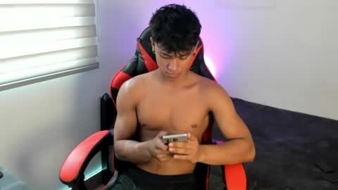Snapshot of zyzz_1812 chatting on 4, 6, 2026 zyzz_1812 online show from 4, 6, 2026