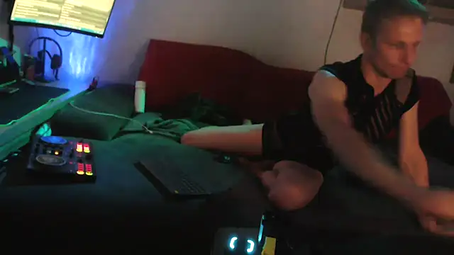 Snapshot of davidgntxxxxx chatting on 18, 10, 2025 davidgntxxxxx online show from 18, 10, 2025